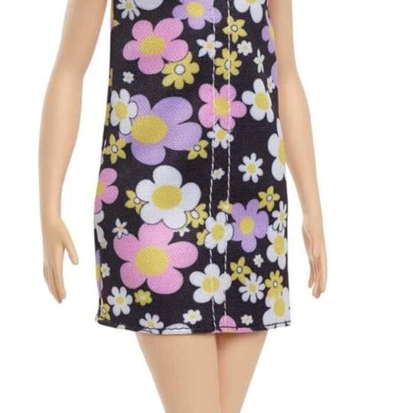 Barbie - Picture 3 of 5